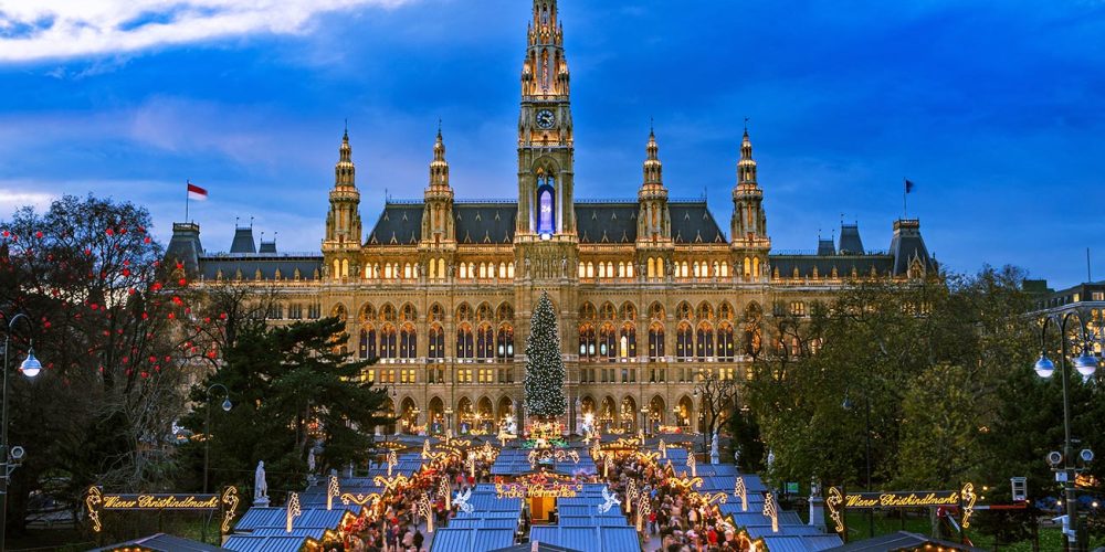 Christkindlmarkt am Rathausplatz in Wien