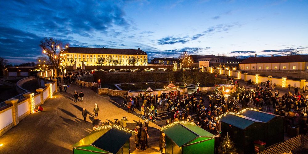 Weihnachtsmarkt auf Schloss Hof in Österreich